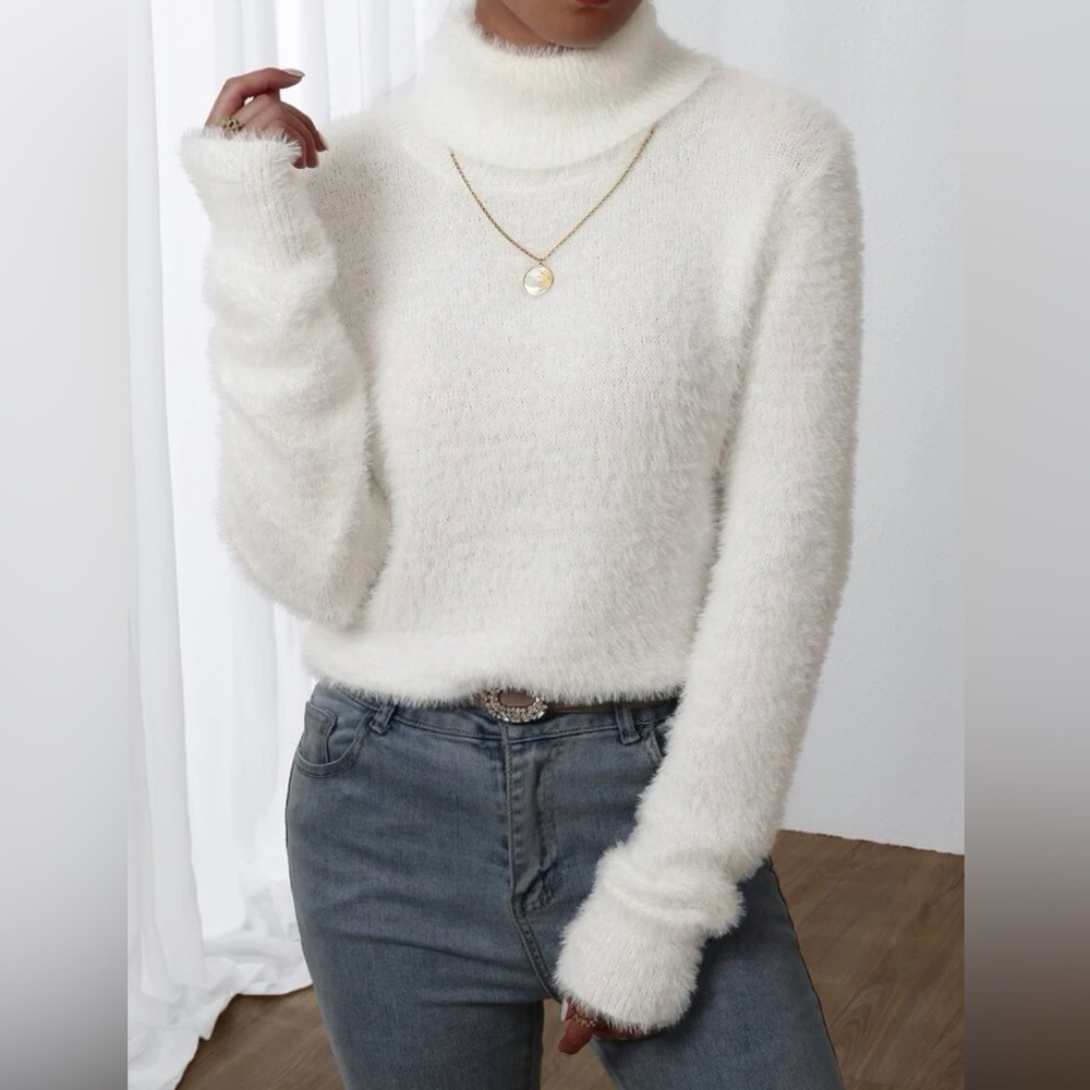 Women’s Fuzzy White Turtleneck Sweater in Medium
